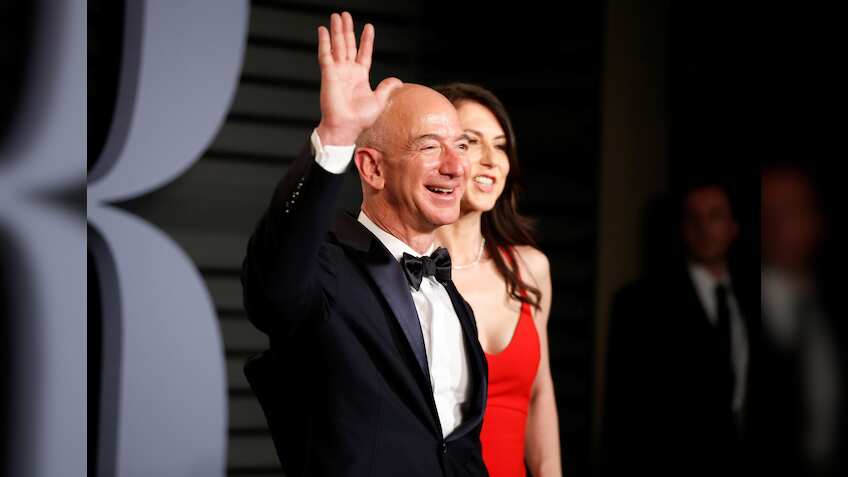 Amazon CEO settles for $36 bn divorce deal
