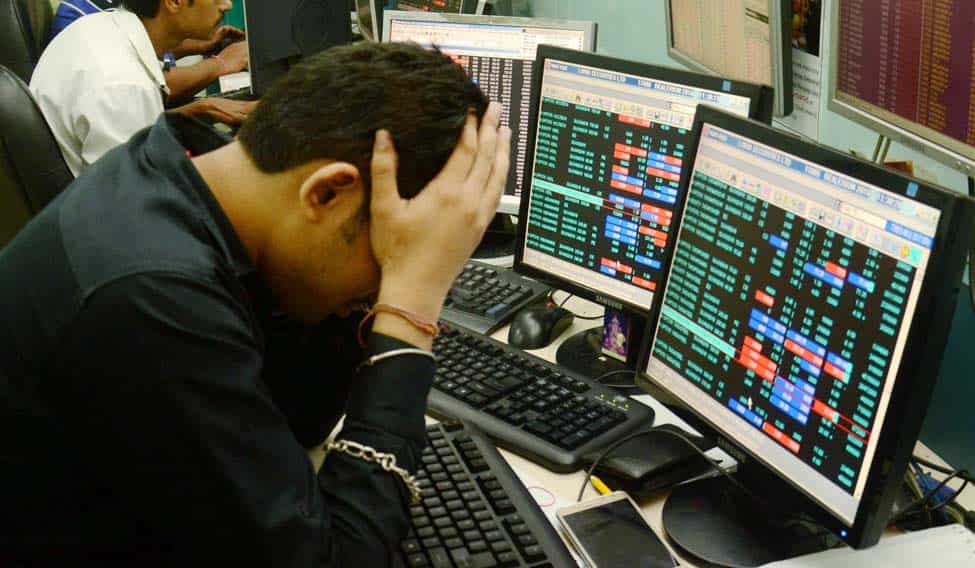 Closing Bell: Sensex, Nifty tank on neutral FII; RCom, Bharti Airtel, HDFC Bank, RIL stocks bleed