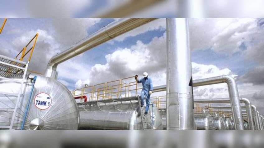 Oil prices rise 1 percent on tightening crude supply, upbeat economic data