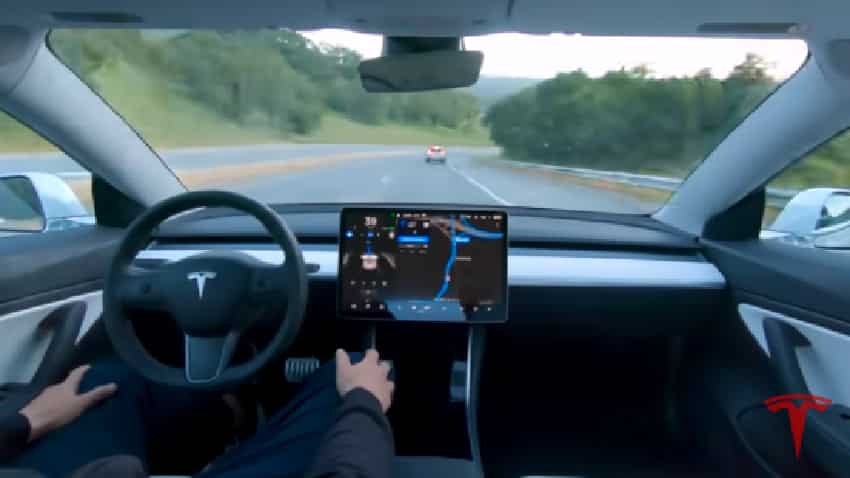 Tesla self-driving car timeline 2019: 