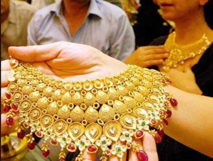 Gold price tanks to four-month low on strong dollar index