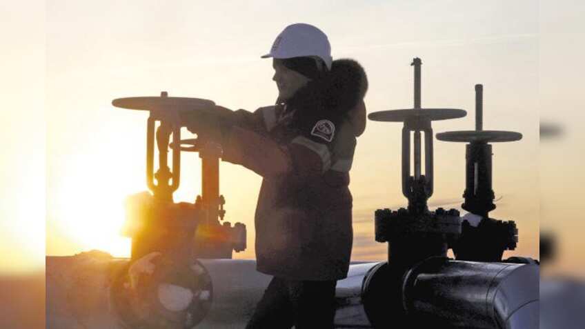 Oil prices dip on well supplied markets despite tighter Iran sanctions