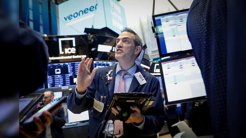 Stock markets: S&P 500 posts best four-month run in nearly nine years; Apple jumps after hours