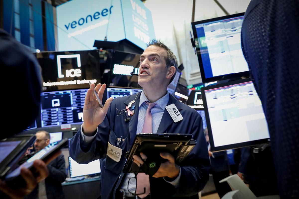 Stock markets: S&P 500 posts best four-month run in nearly nine years; Apple jumps after hours