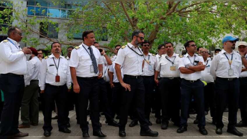 Delegation of Jet Airways' employees meets Maharashtra CM Devendra Fadnavis