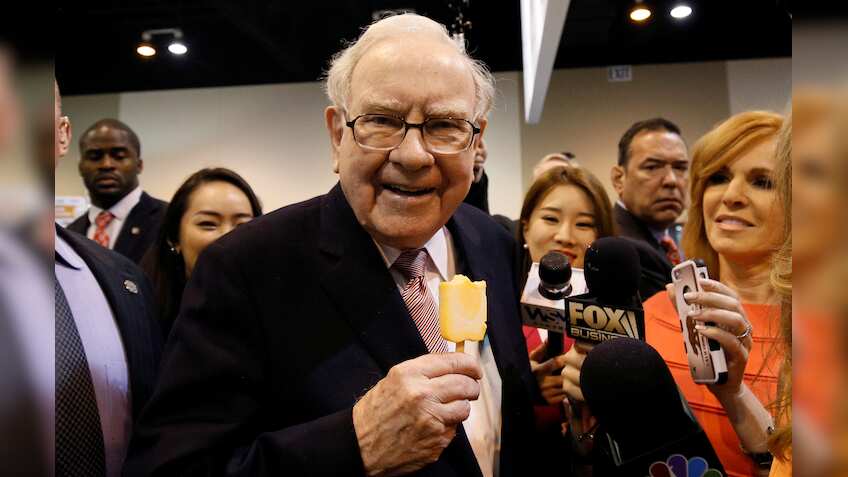 Warren Buffett's Berkshire Hathaway unveils $861 million Amazon stake