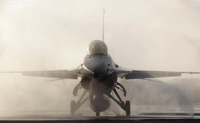 F-16 fighter jet crashes into California warehouse, pilot ejects