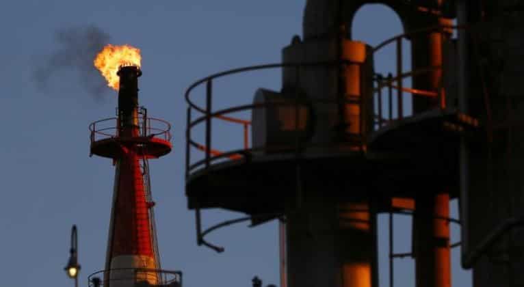 Oil prices up on rising Middle East tension, ongoing OPEC supply cut