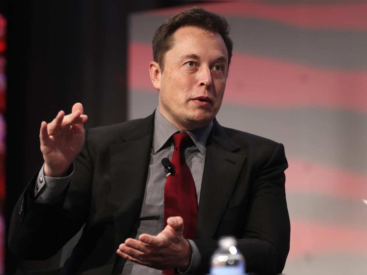 Elon Musk hires meme-maker to handle Tesla&#039;s social