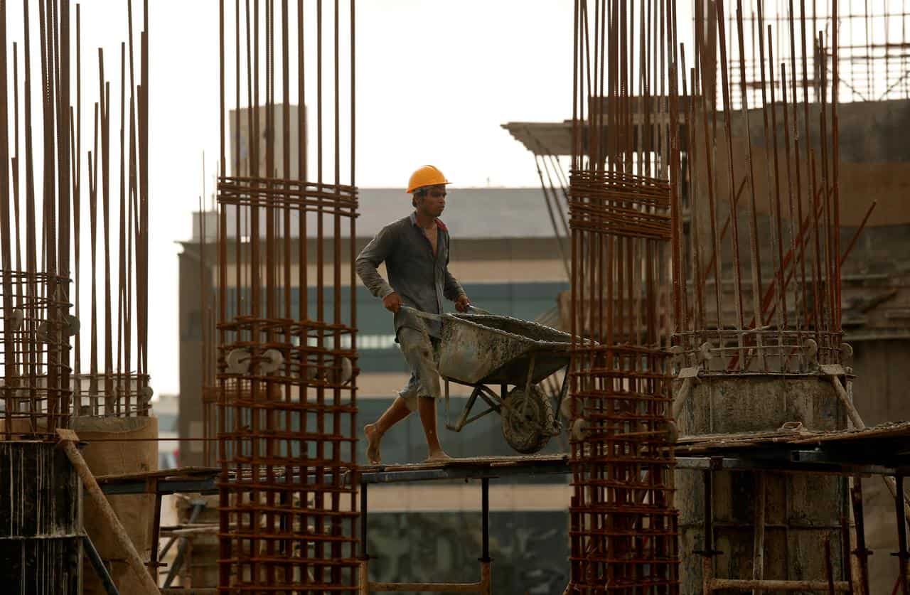 Builders opting for old GST rate face problems with buyers insisting on paying only 5 pc tax