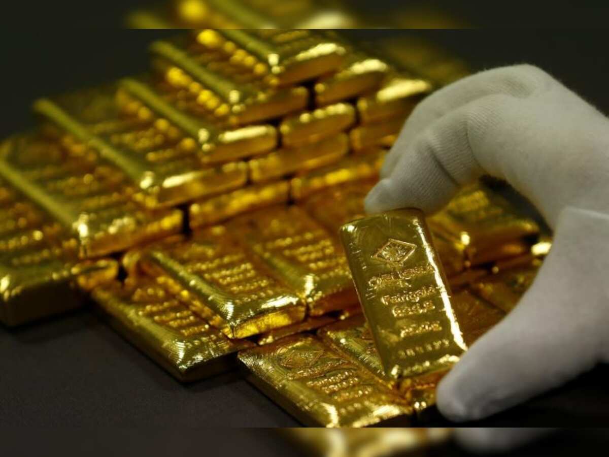 Gold prices ease as dollar bounces back from