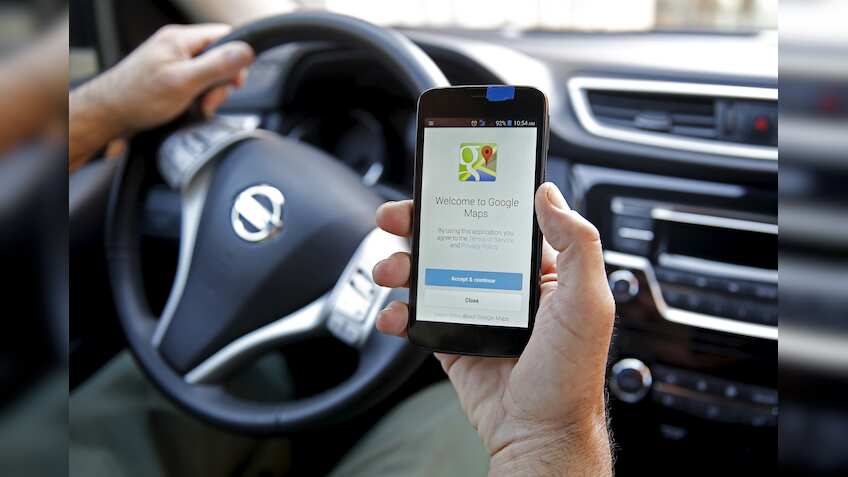 Google Maps introduces live Indian Railways train, bus tracking feature