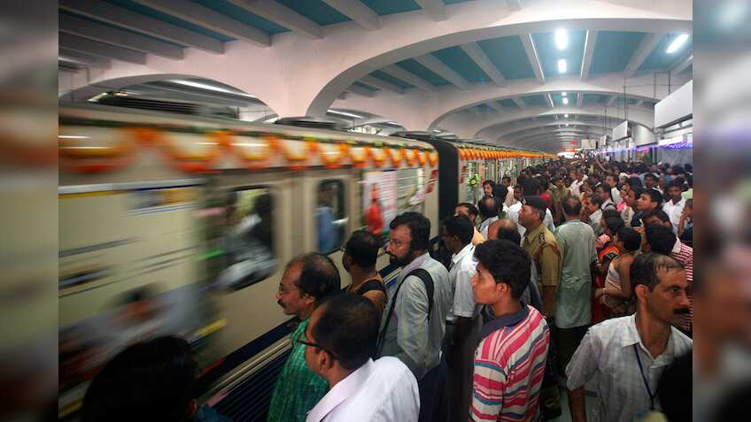 When Kolkata metro came to standstill, left several passengers stranded