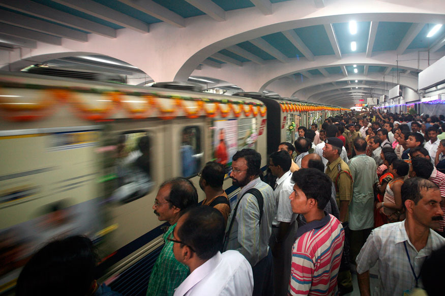 When Kolkata metro came to standstill, left several passengers stranded
