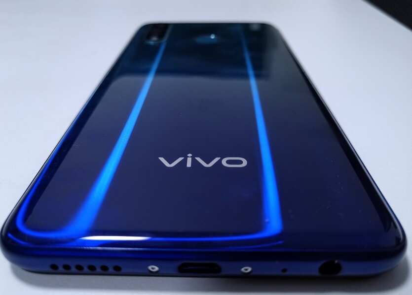 Vivo z1. Vivo с черно синей задней крышкой. Vivo 1k.