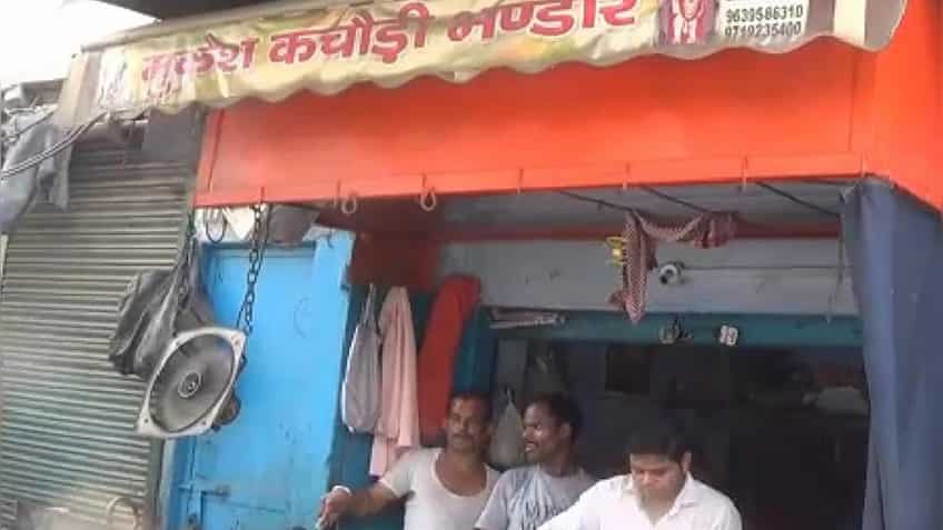 This 'Kachoriwala' in Aligarh reportedly makes Rs 1 crore annually! I-T dept slaps tax notice
