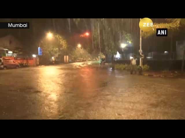 Heavy downpour continues in Mumbai, vehicles stuck due to water logging