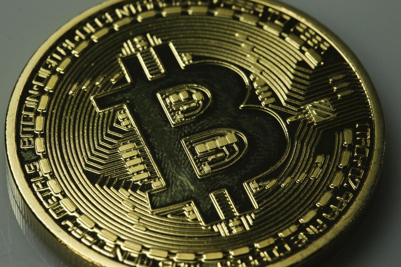 Bitcoin tumbles 10% on Facebook grill by US senators in regard to crypto plans