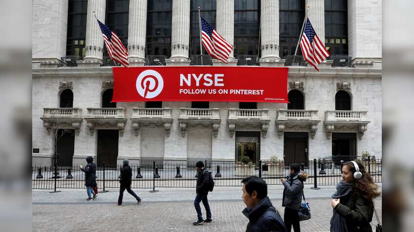 Wall Street sinks to 1-month low on US-China trade jitters amid recession fears