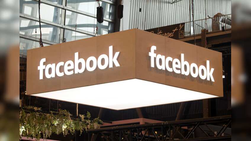 Data privacy: Facebook begins adding its name to some screens on Instagram