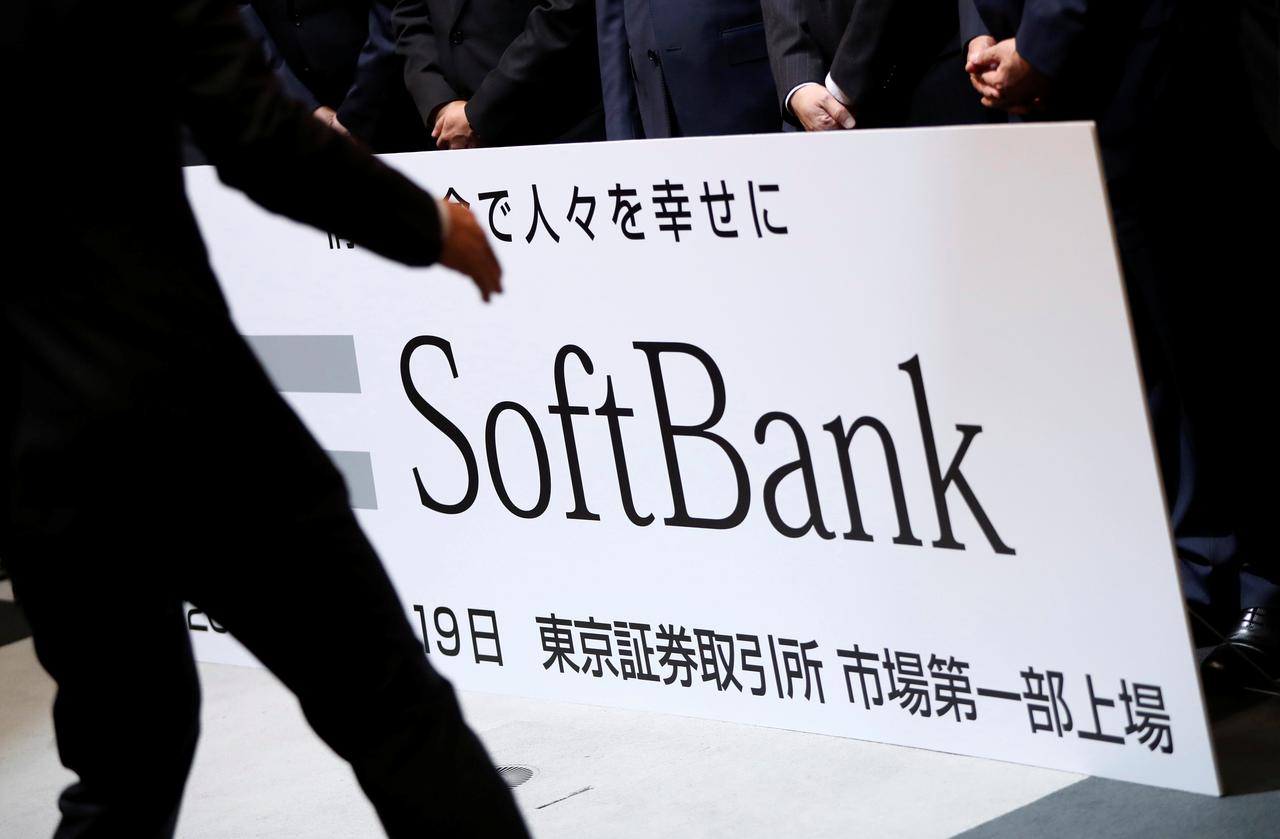 SoftBank Corp shares top 1,500 yen IPO price for the first time