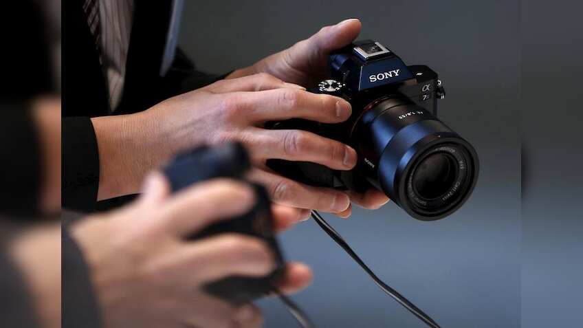 Have camera? Beware! Your photos can be hacked! You can lose money, reputation even