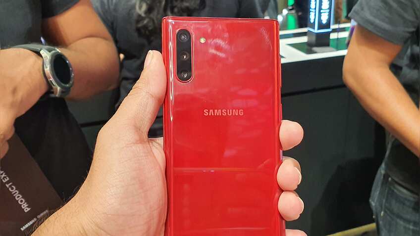 This is how Samsung Galaxy Note 10 Aura Red colour variant looks like