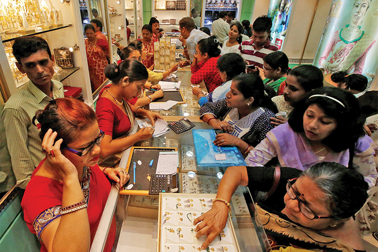 Gold price at all-time record, climbs Rs 40K mount in Mumbai spot market, further rally expected