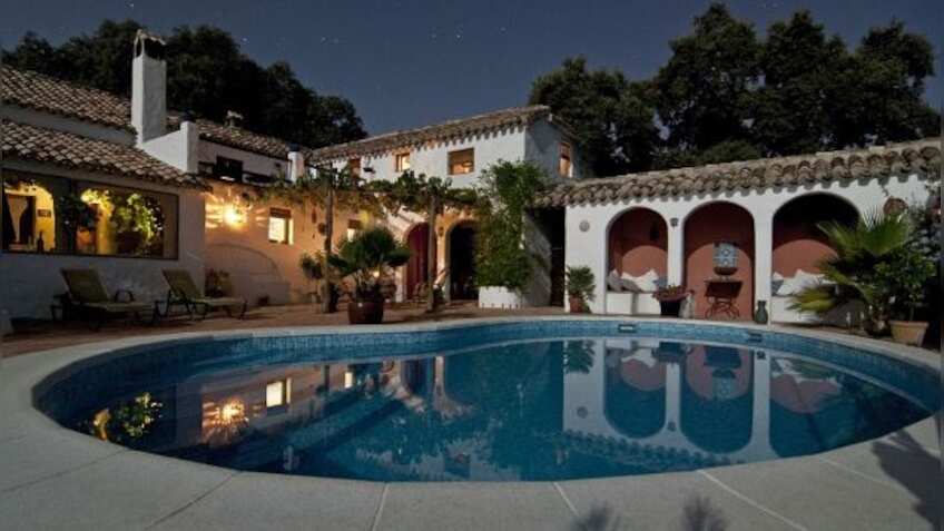 This Indian city is a new home to the rich; surprisingly, it's not Mumbai! 