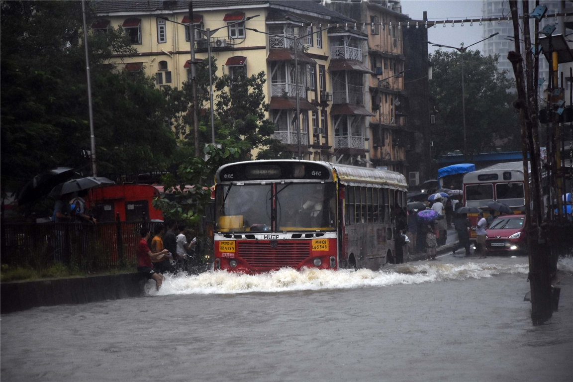 Rains batter Mumbai hard, claim 5 lives in different incidents