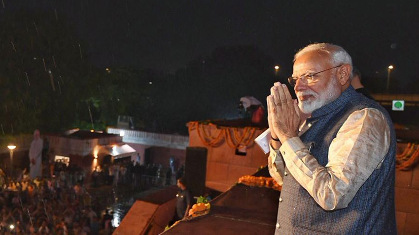 What Modi wrote in visitor's book after Ganesha darshan