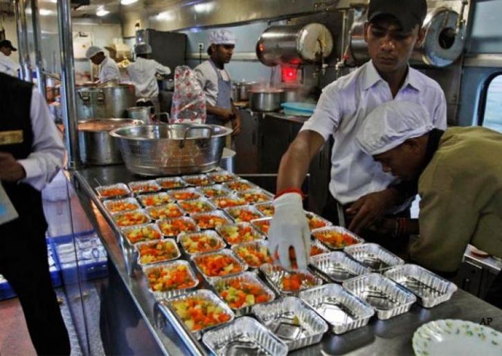 Train meal at just Rs 50! Indian Railways passengers ALERT - Good news from IRCTC coming soon