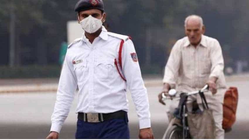 In a unique initiative,  Hyderabad cops giving helmets instead of challans