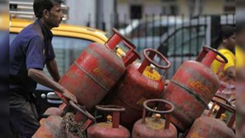 Buy LPG cylinders at cheaper rates; know how to get discount from Indane, HP and Bharat Gas 