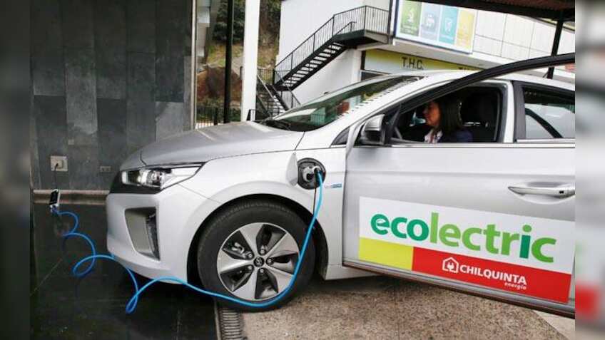 India bets big on electric vehicles in push for green transport