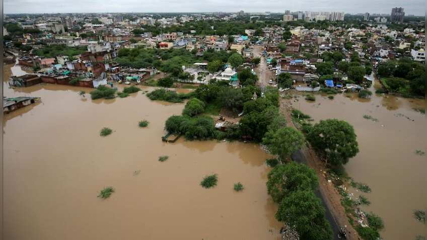 Karnataka announces additional aid of Rs 10,000 to flood-hit people