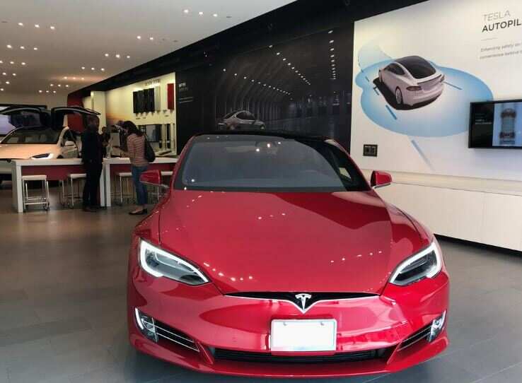 Tesla under scrutiny over software, battery problems