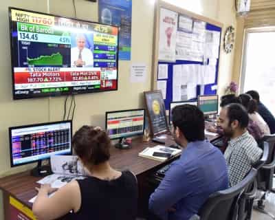 Winter season hot stocks! Want to become rich sooner than others? These are shares to buy