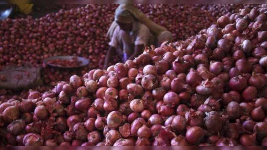 Govt asks MMTC to import 1 lakh tonnes of onion