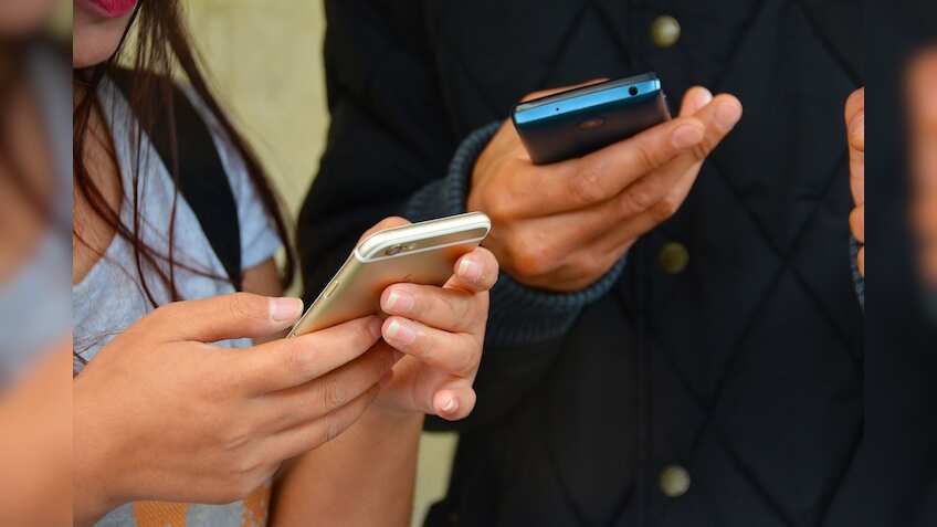 Under 10% of Americans are purchasing $1,000 smartphones: Report