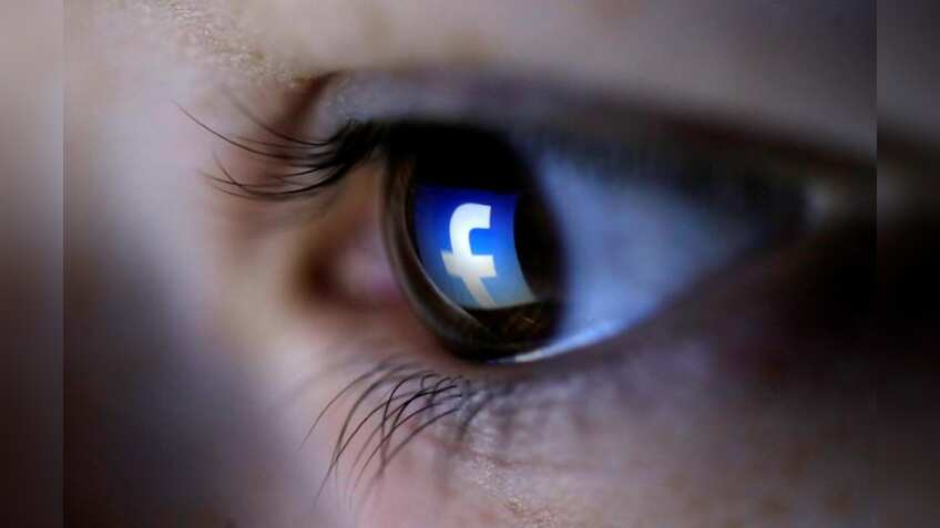 Facebook hiring community reviewers to help fact checkers