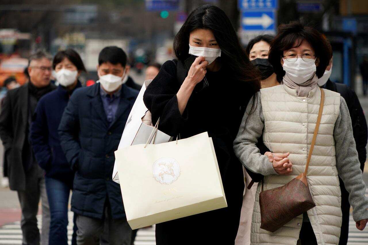 Corona fact-check: Holding breath for a minute is no test for coronavirus