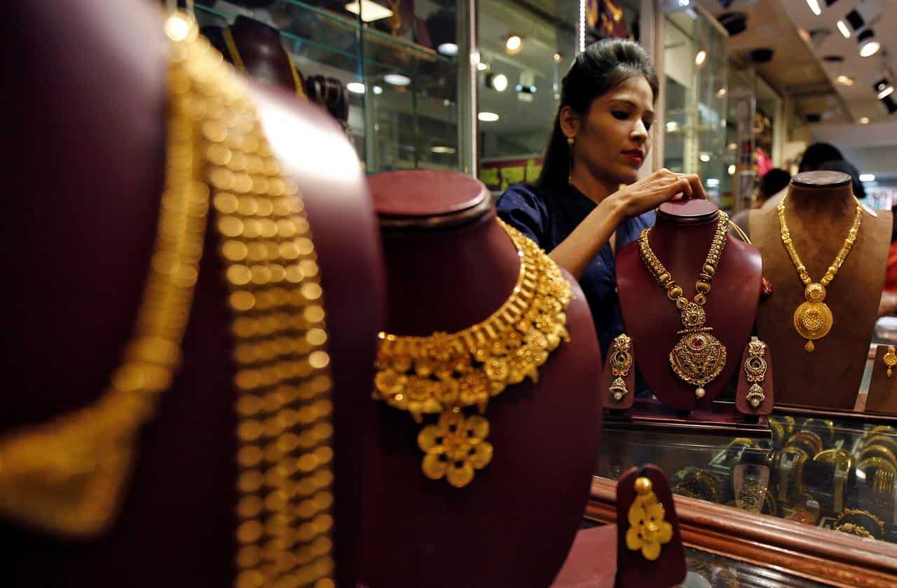 Gold price rally halts; should you buy? Here is what experts predict for yellow metal rates now