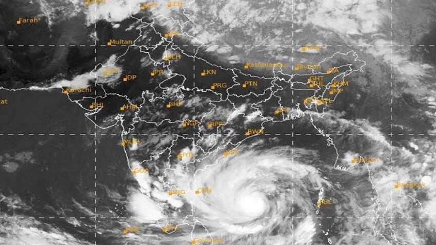 Savage cyclone Amphan weakens, centres over B'Desh