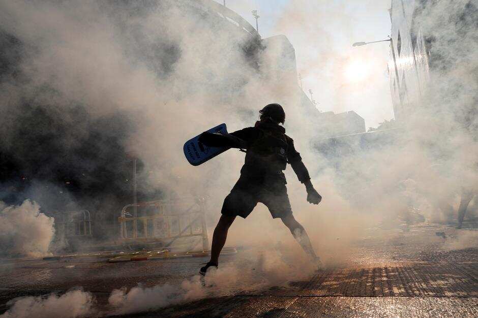 Tear Gas Pepper Spray To Flashbangs What Us Police Are Shooting At Protesters Zee Business 