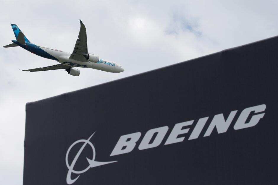 Boeing to pull the plug on its 747 jumbo jet - Bloomberg News