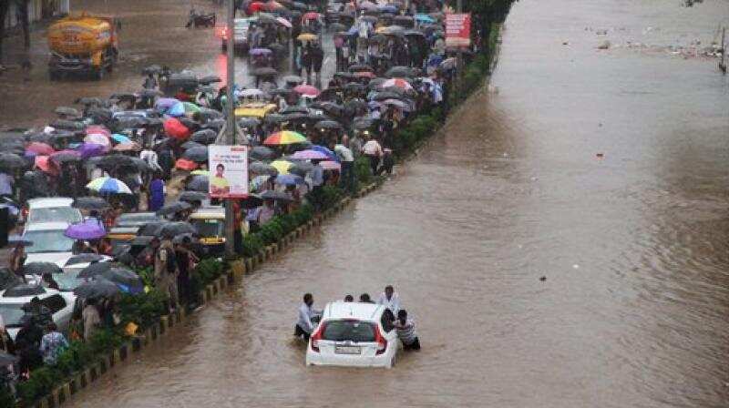 Mumbai, Konkan lashed by heavy rains; traffic hit