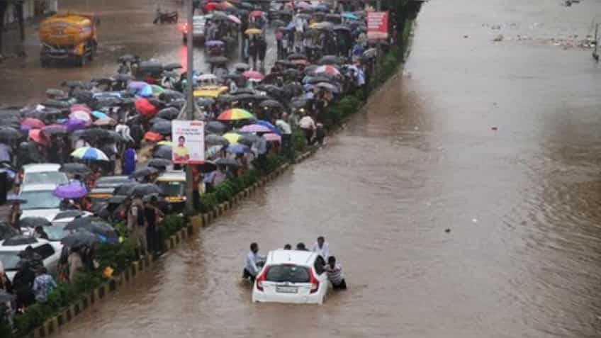 Mumbai, Konkan lashed by heavy rains; traffic hit