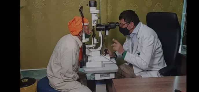 Social media sensation, 'Baba ka Dhaba' couple now gets 'gift of clear sight'