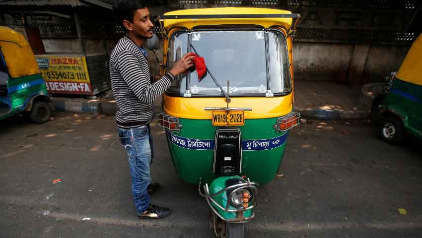 Bajaj Auto Reports 11 Pc Jump In Oct Sales At 512 038 Units Zee Business